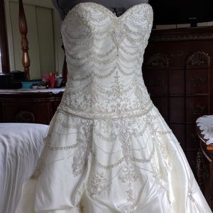 BRAND NEW wedding dress by Private Label by G.